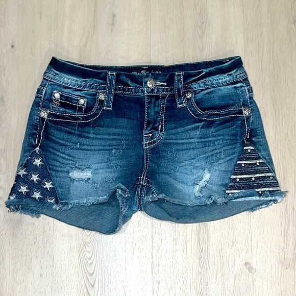 Miss Me Low Rise Stretch Denim Shorts size 27 Exclusive American flag embroidery - Picture 2 of 8